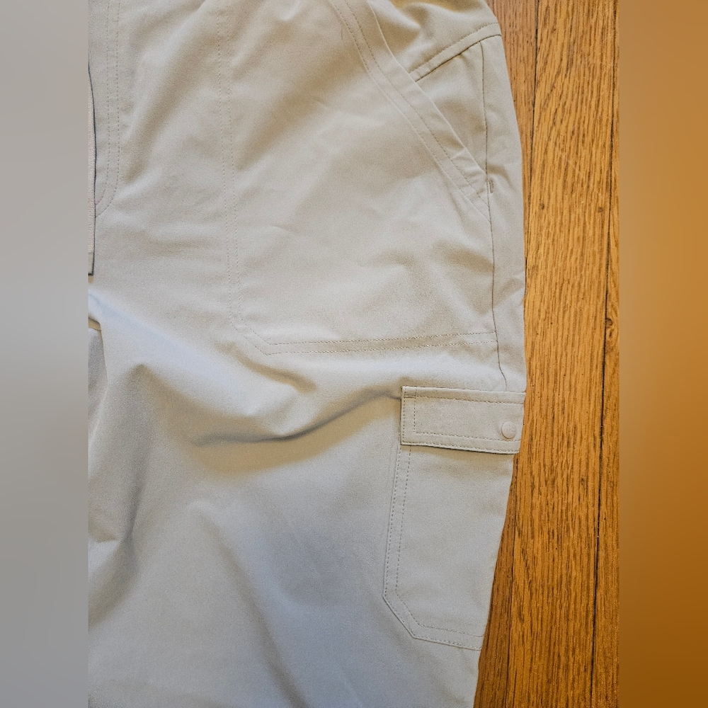 Women's L.L. Bean VentureStretch Cargo Trail PantsSize XL - Picture 3 of 6